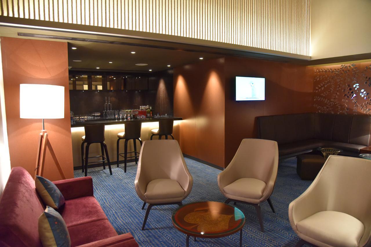 迈索尔美爵大酒店 -雅高酒店集团品牌 外观 照片 The lounge at the airport