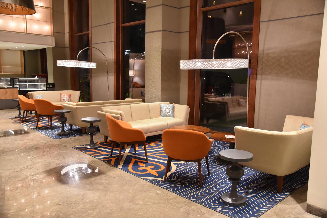 迈索尔美爵大酒店 -雅高酒店集团品牌 外观 照片 The lobby of the hotel