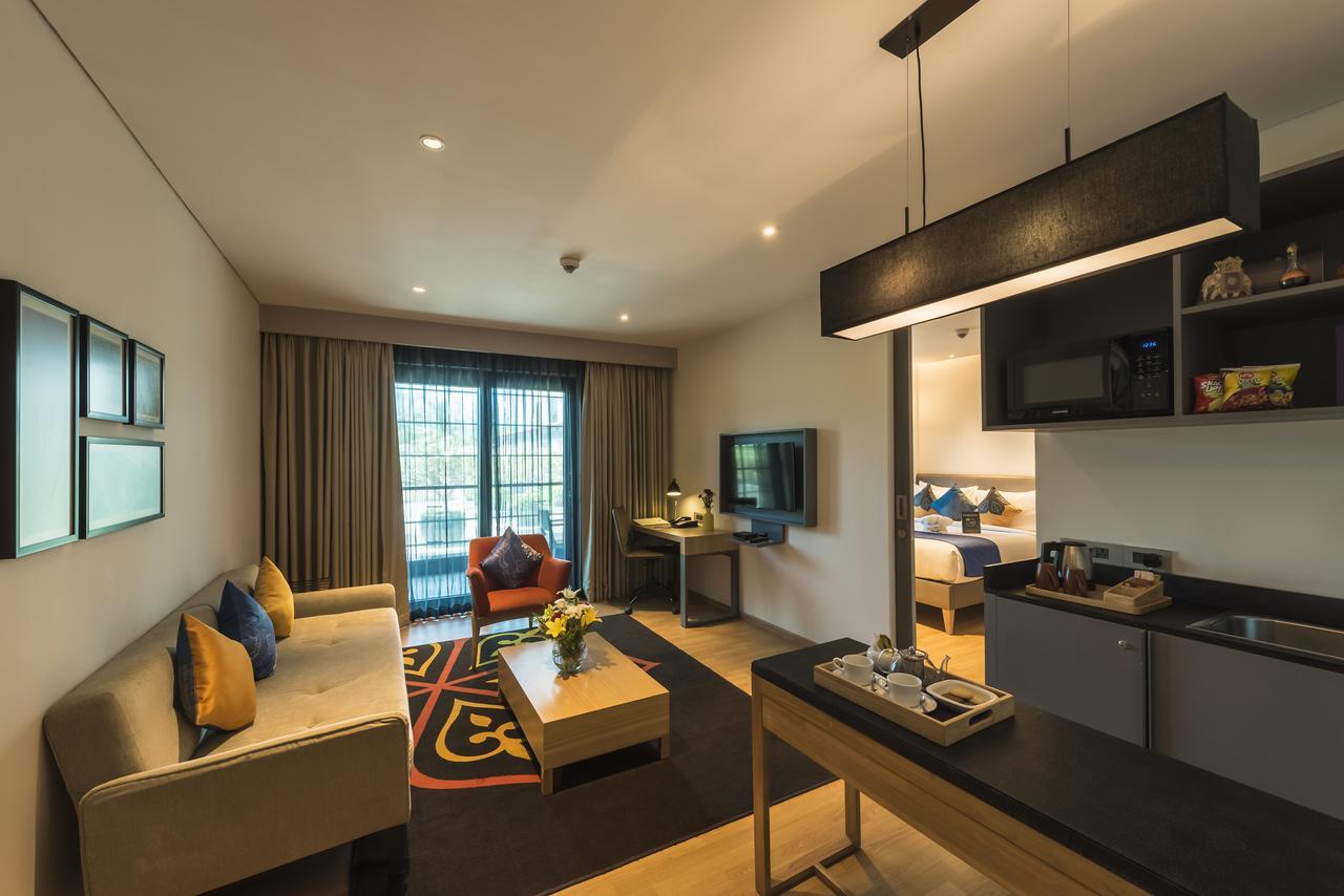 迈索尔美爵大酒店 -雅高酒店集团品牌 外观 照片 A suite at the hotel
